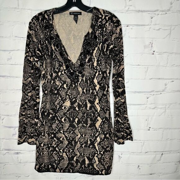 Inc International medium top with jewels - Picture 1 of 8